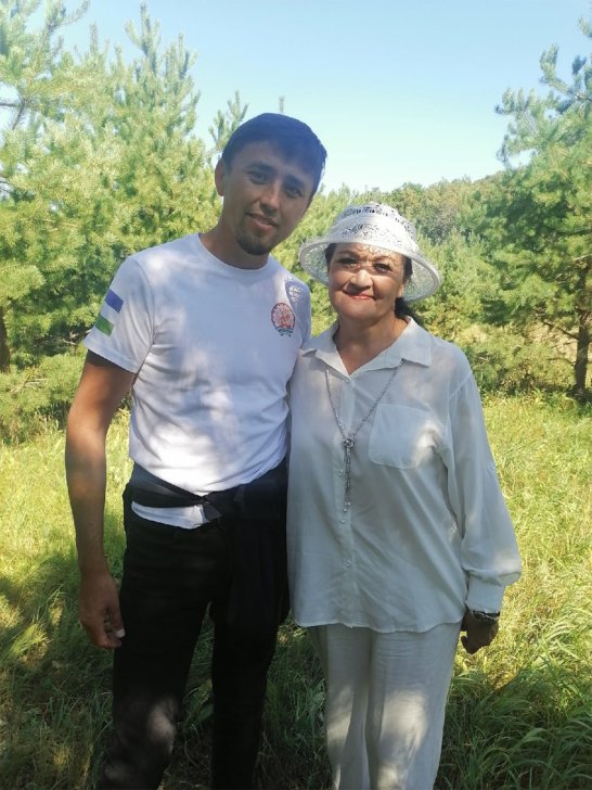 <em>Альфинур Рахматуллина с Фаилем Алсыновым на ежегодном сборе защитников шихана Куштау, 20 августа 2022 года / Фото: социальные сети Альфинур Рахматуллиной</em>