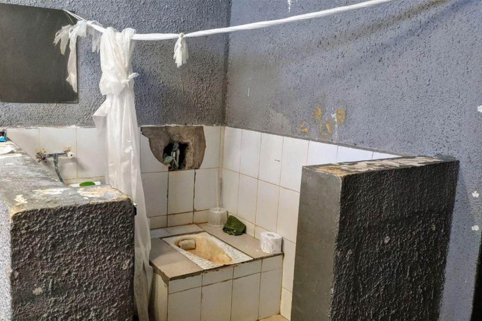 Туалет в камере в ЦВСИГ Сахарово / Фото из телеграм-канала Дмитрия Иванова «Протестный МГУ»