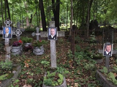 Уголовное дело за портреты представителей власти на петербургском кладбище: что известно