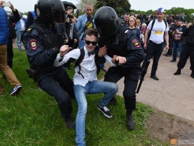 Как это было: рассказы задержанных на День России, часть 2
